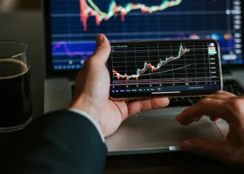 Futuros vs Forex en Cuentas de Fondeo: ¿Cuál Elegir?